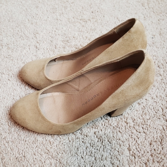 CHINESE LAUNDRY Creme Suede Heels - Picture 4 of 9